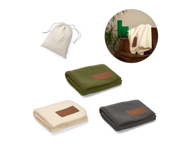COZY. Manta em tecido polar, 100% poliéster reciclado (100% rPET)